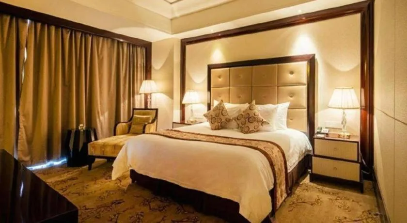 Bed in New Century Grand Hotel Xinxiang