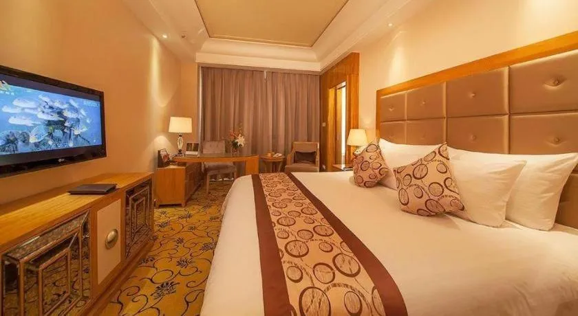 Bed in New Century Grand Hotel Xinxiang