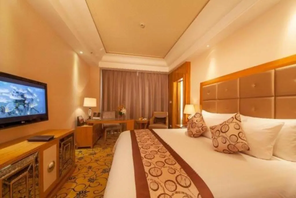 Bed in New Century Grand Hotel Xinxiang