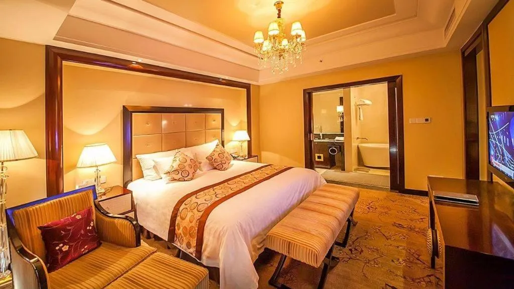 Bed in New Century Grand Hotel Xinxiang