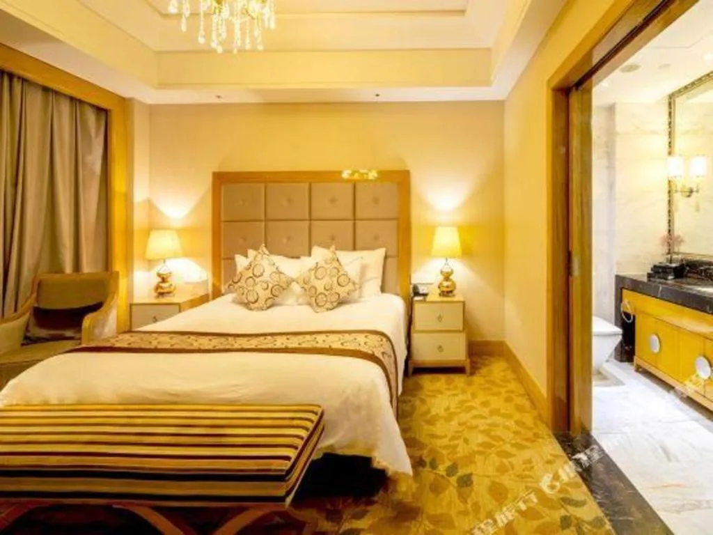 Bed in New Century Grand Hotel Xinxiang