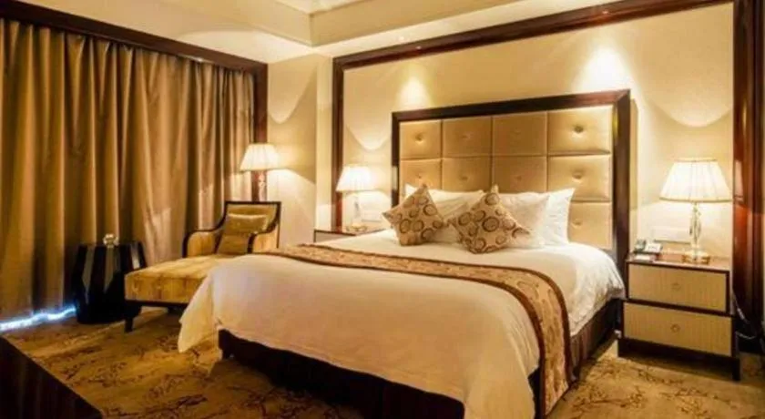 Bed in New Century Grand Hotel Xinxiang