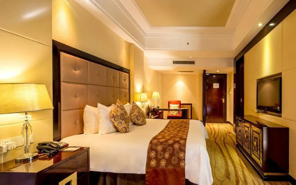 Bed in New Century Grand Hotel Xinxiang