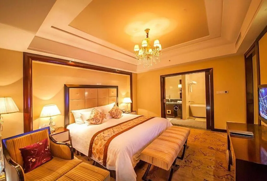 Bed in New Century Grand Hotel Xinxiang