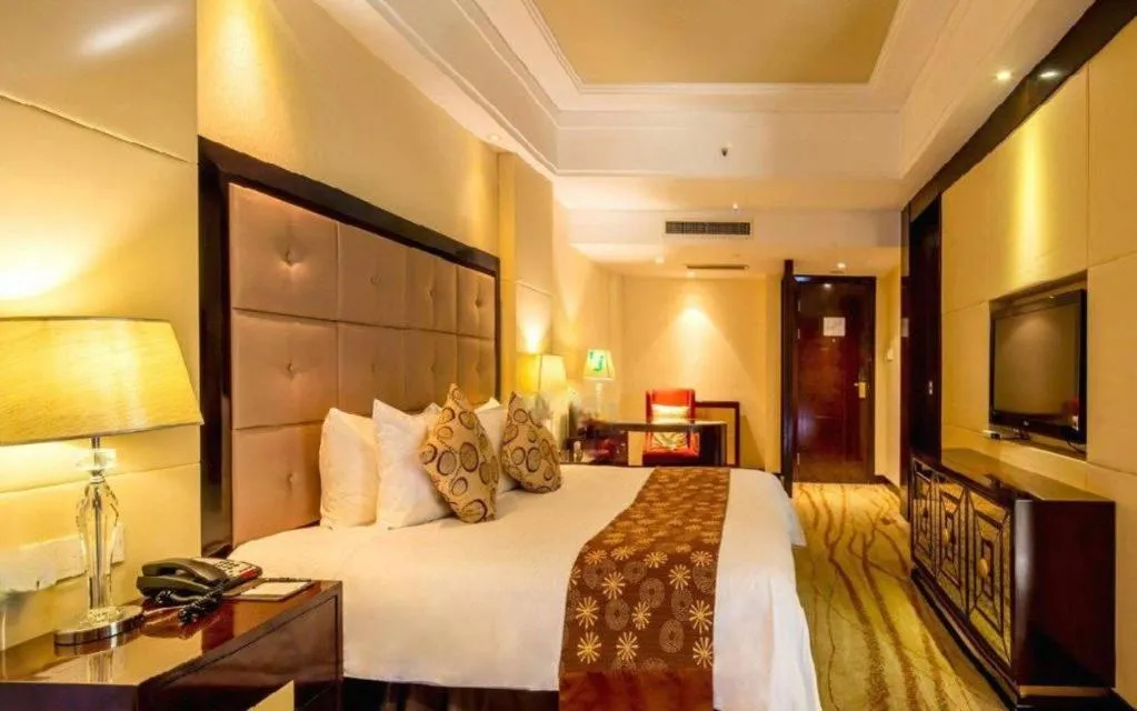 Bed in New Century Grand Hotel Xinxiang