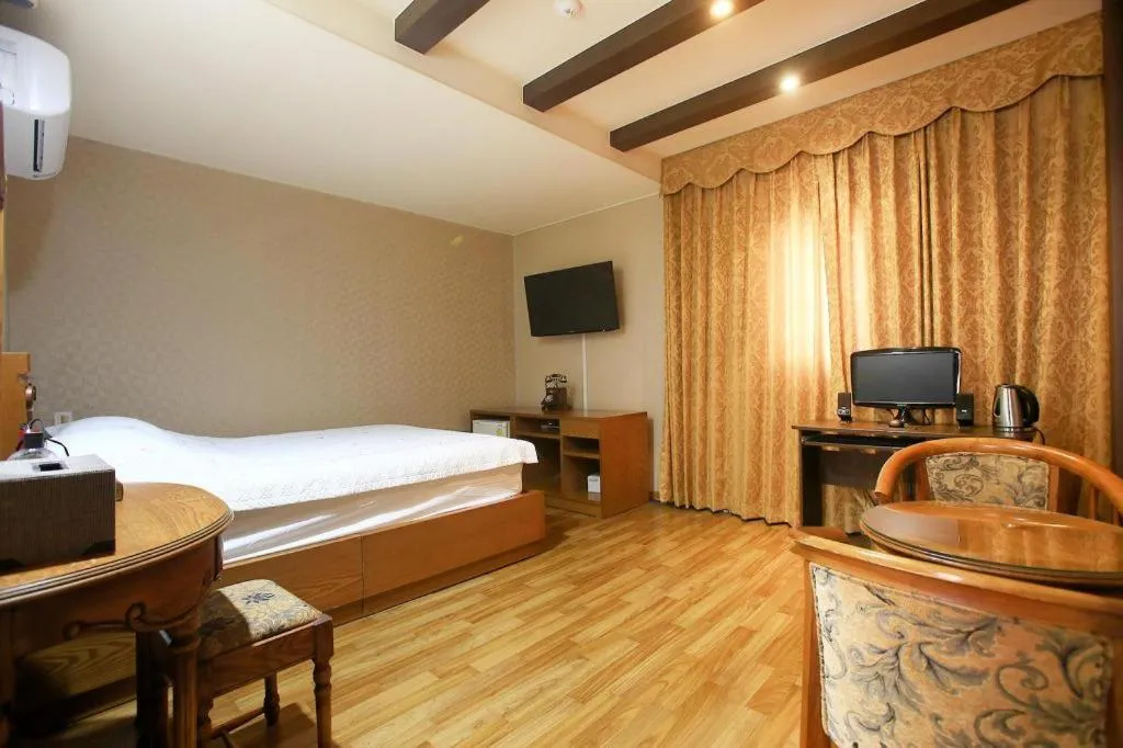 Bed in Monaco Hotel Jeju