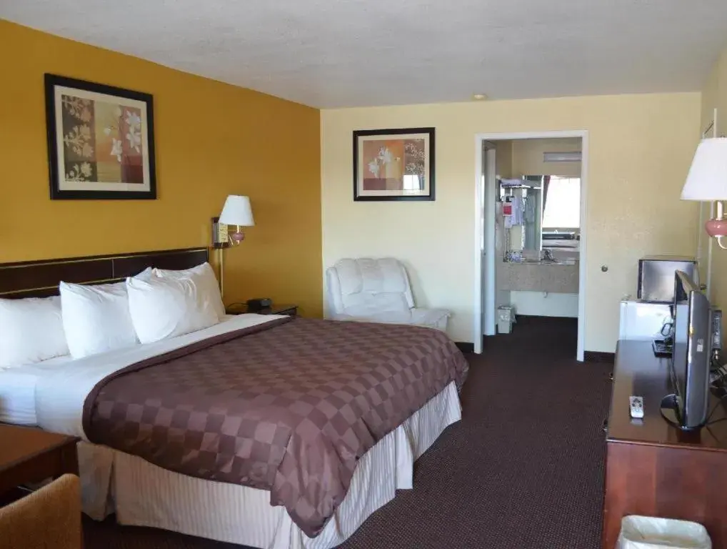 Bed in Americas Best Value Inn Batesville Bed in Americas Best Value Inn Batesville