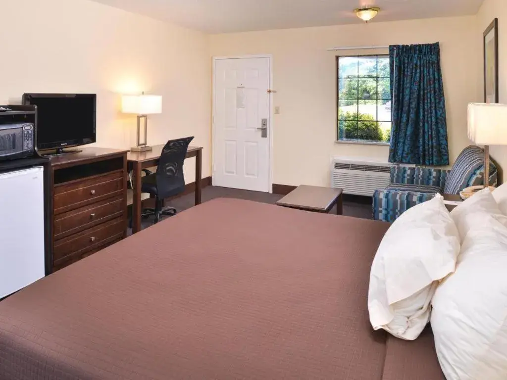 Bed in Americas Best Value Inn Batesville Bed in Americas Best Value Inn Batesville