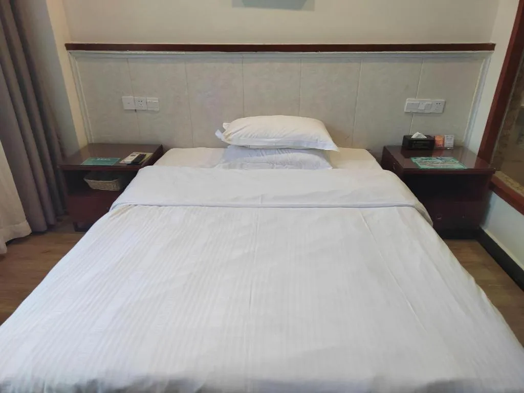 Bed in GreenTree Inn Shenzhen Kengzi Town Express Hotel