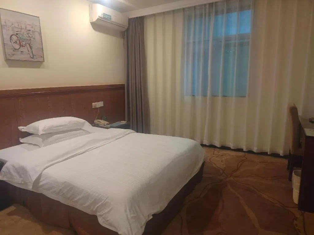 Bed in GreenTree Inn Shenzhen Kengzi Town Express Hotel