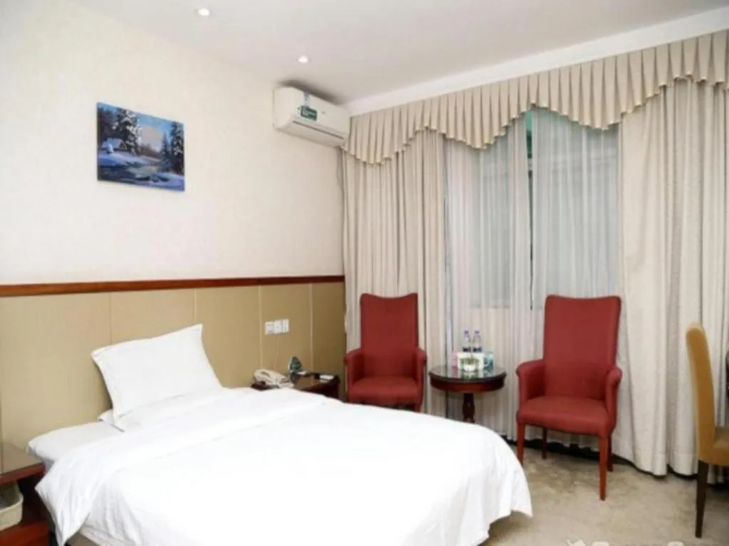 Bed in GreenTree Inn Shenzhen Kengzi Town Express Hotel