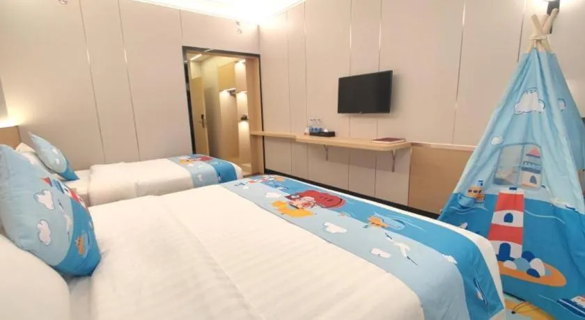 Bed in Zhenxing Hotel