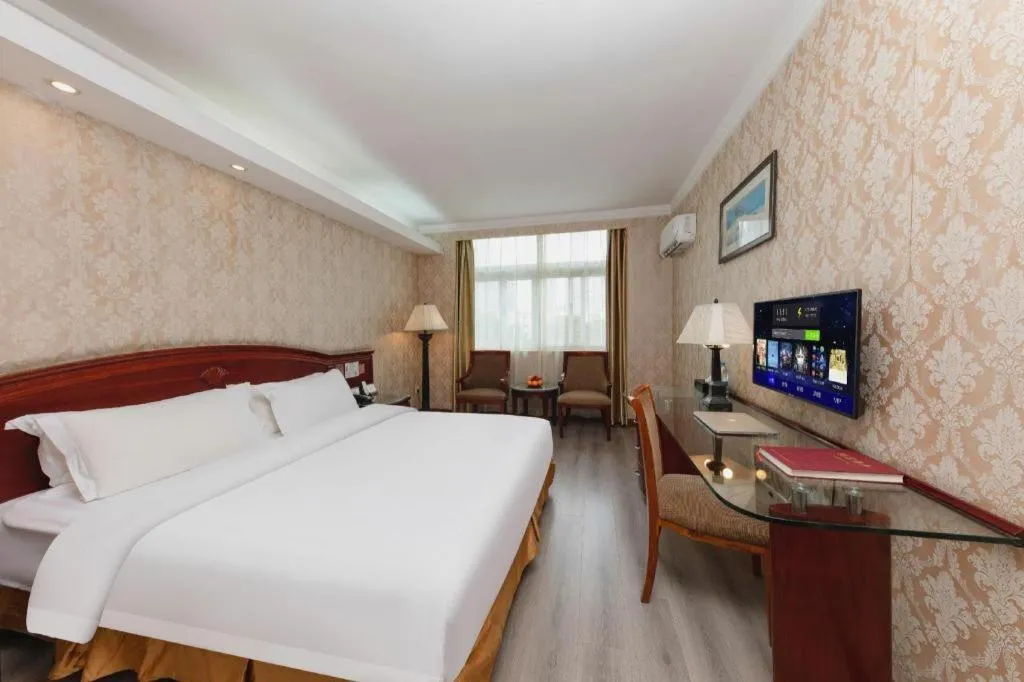 Bed in Zhenxing Hotel