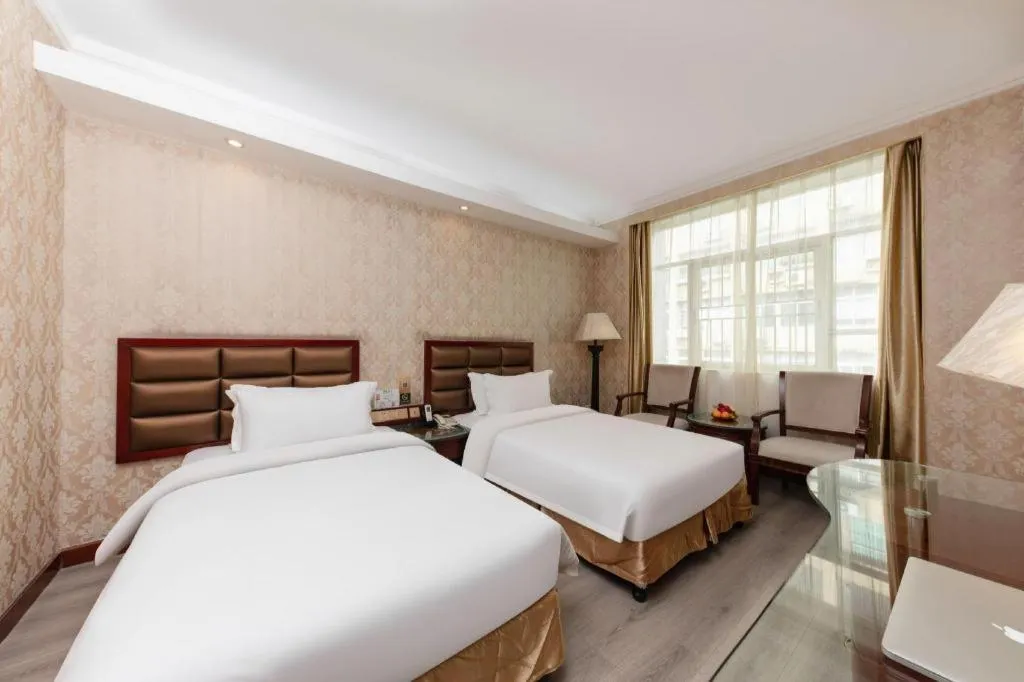 Bed in Zhenxing Hotel