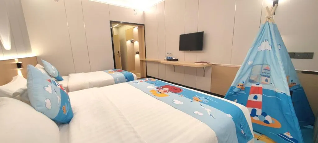 Bed in Zhenxing Hotel