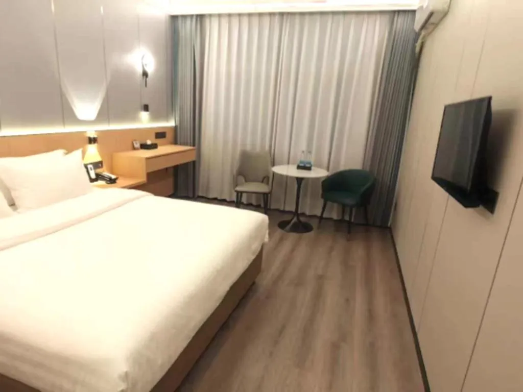 Bed in Zhenxing Hotel