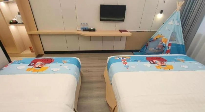 Bed in Zhenxing Hotel