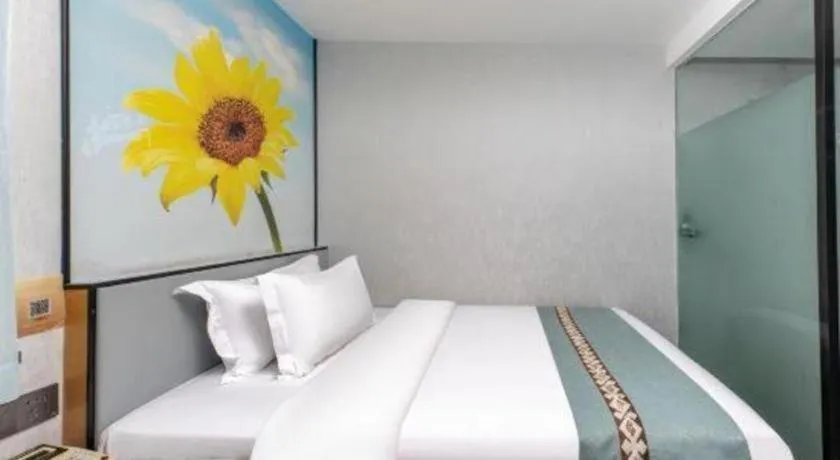 Bed in Zhenxing Hotel