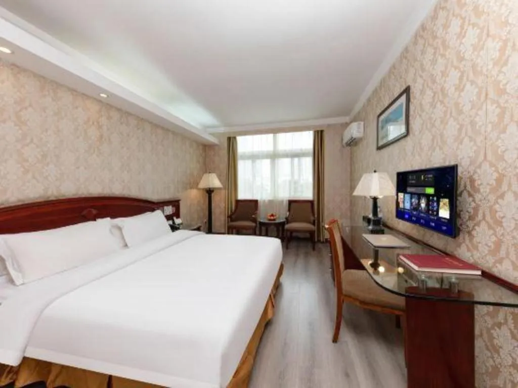 Bed in Zhenxing Hotel