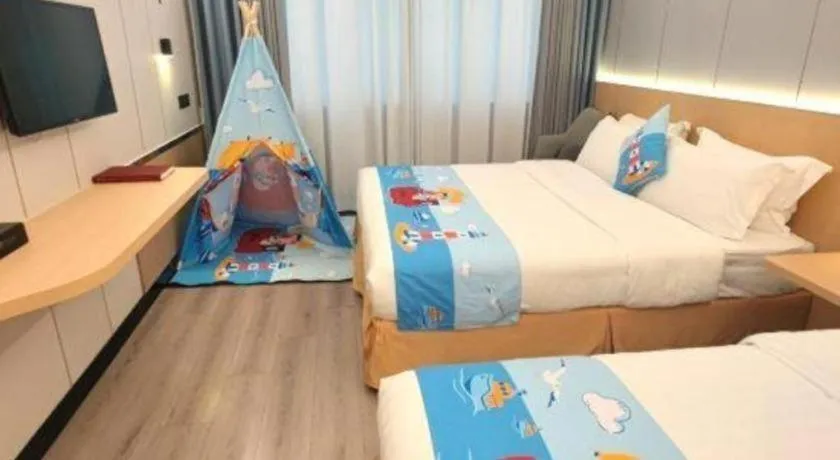 Bed in Zhenxing Hotel