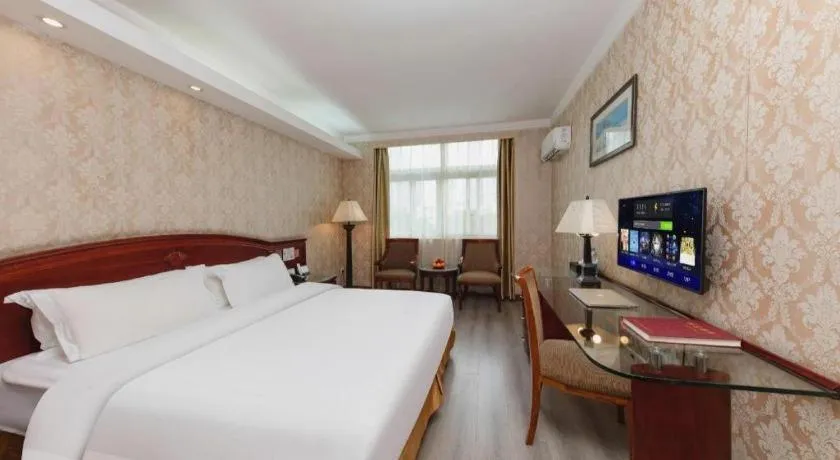 Bed in Zhenxing Hotel