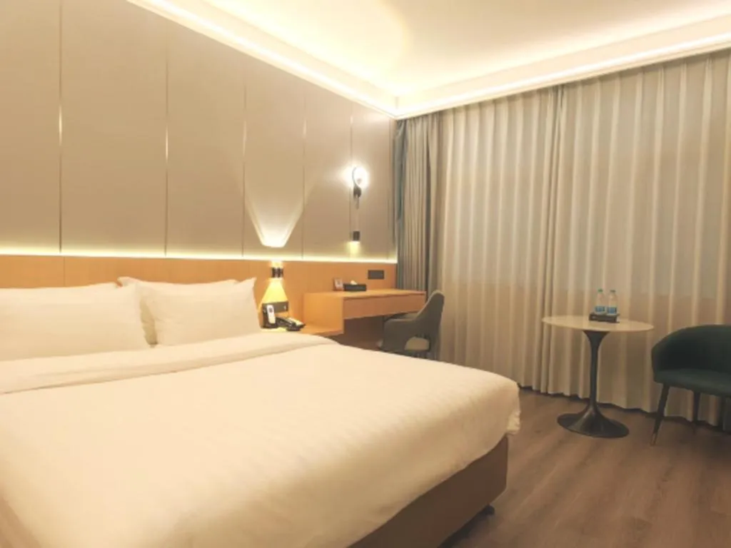 Bed in Zhenxing Hotel