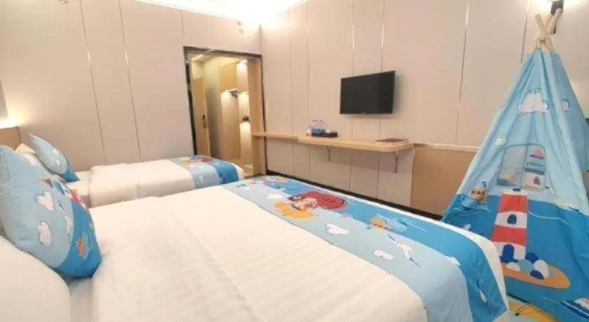 Bed in Zhenxing Hotel