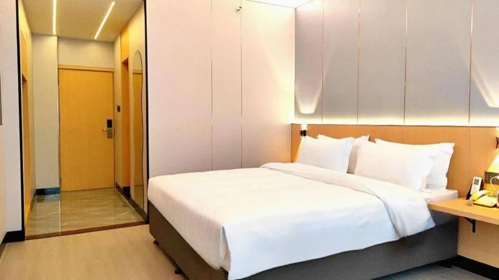 Bed in Zhenxing Hotel