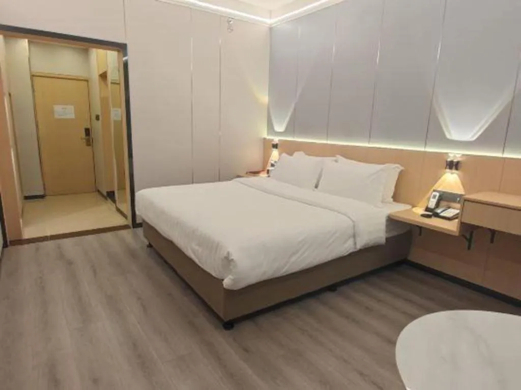 Bed in Zhenxing Hotel