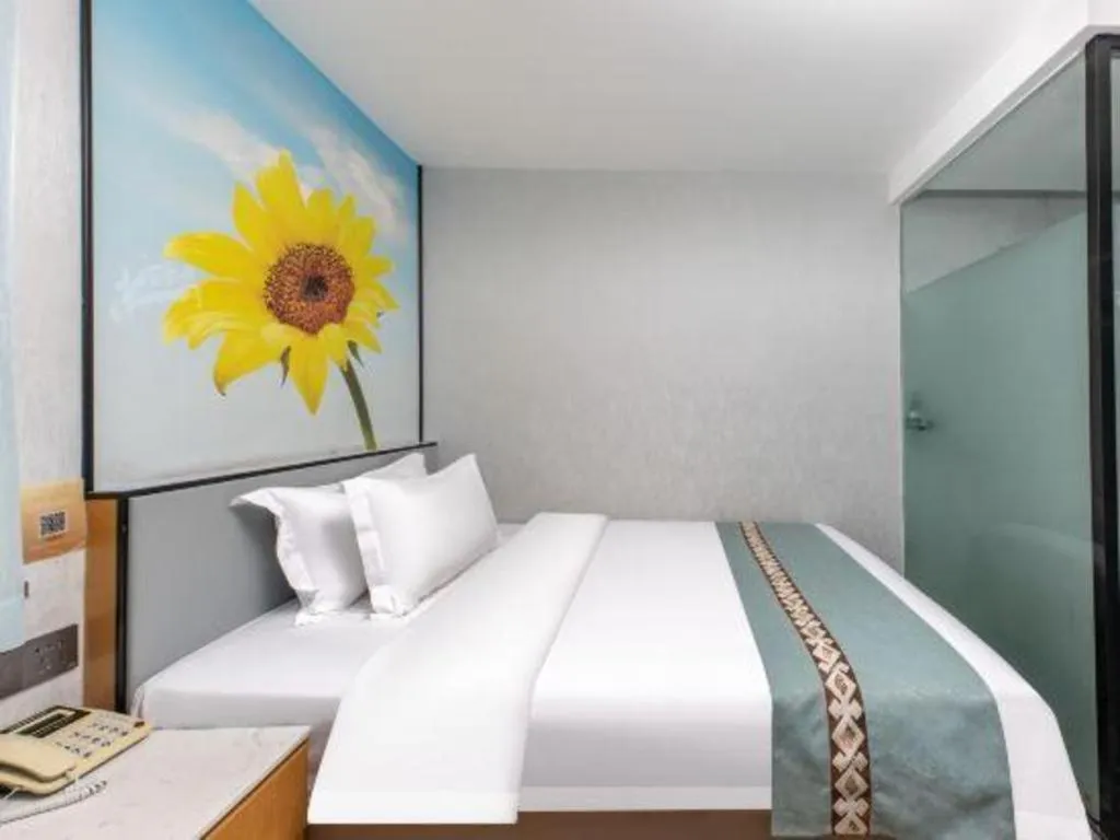 Bed in Zhenxing Hotel