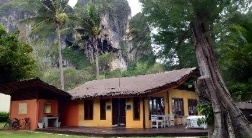 Baan Chao Mai Beach House