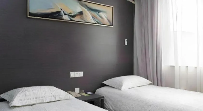 Bed in Goodrich Hotel