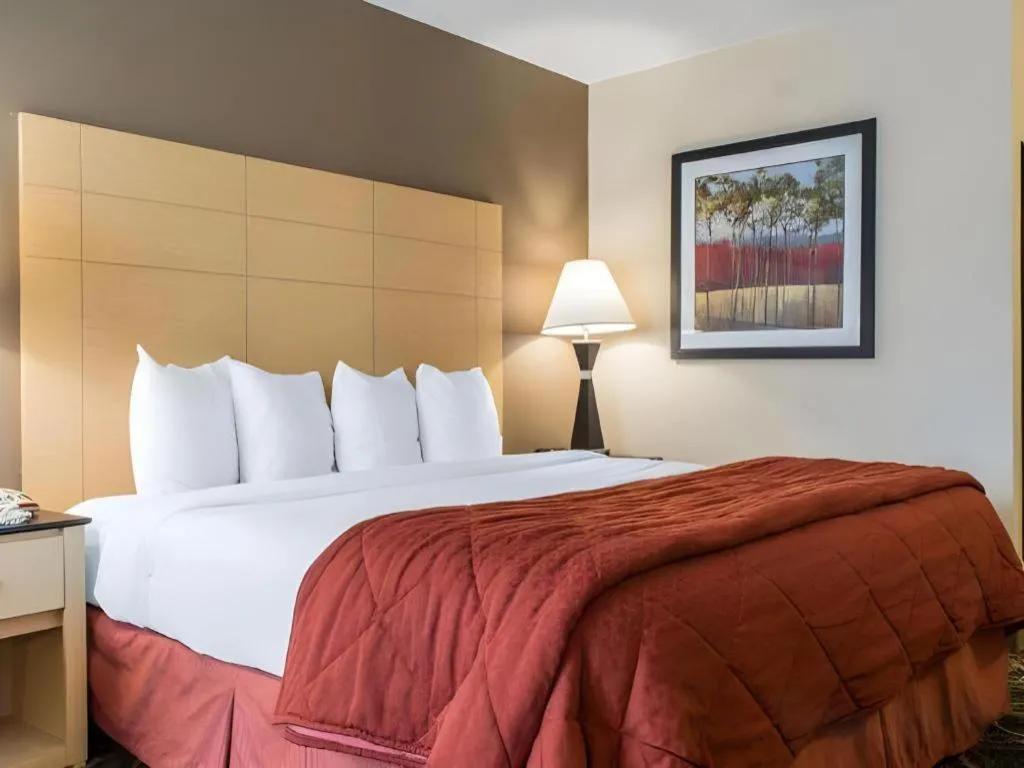 Bed in Quality Inn