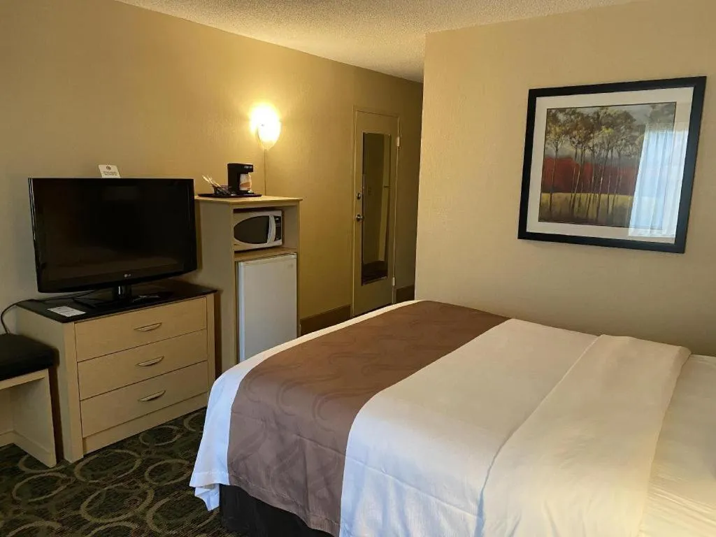 Bed in Quality Inn