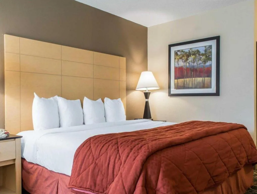 Bed in Quality Inn