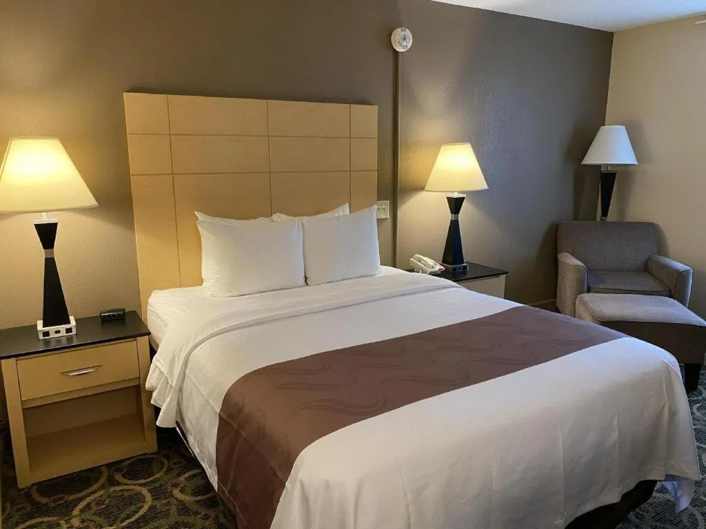 Bed in Quality Inn