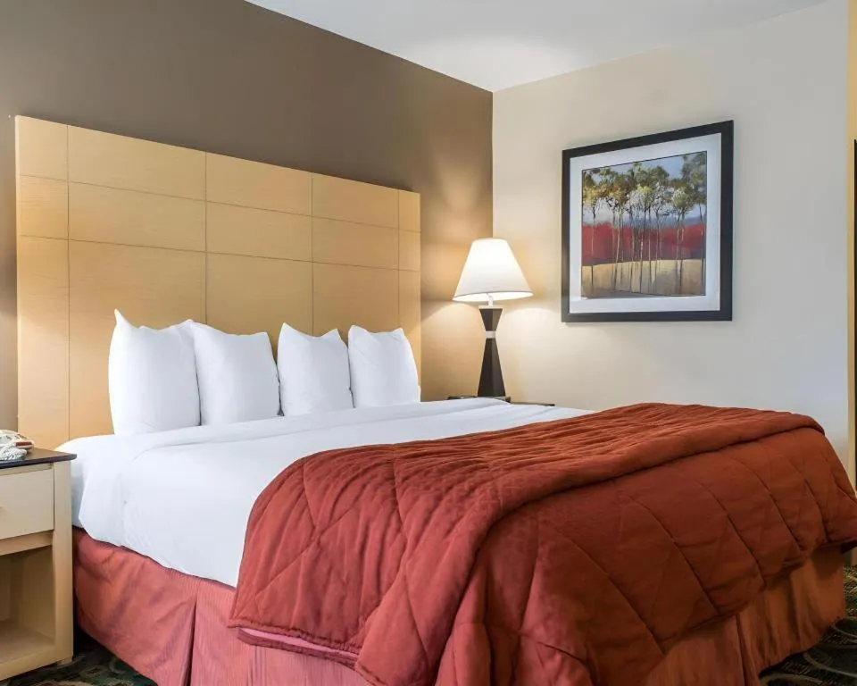 Bed in Quality Inn