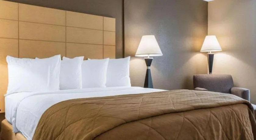 Bed in Quality Inn