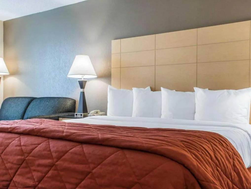 Bed in Quality Inn