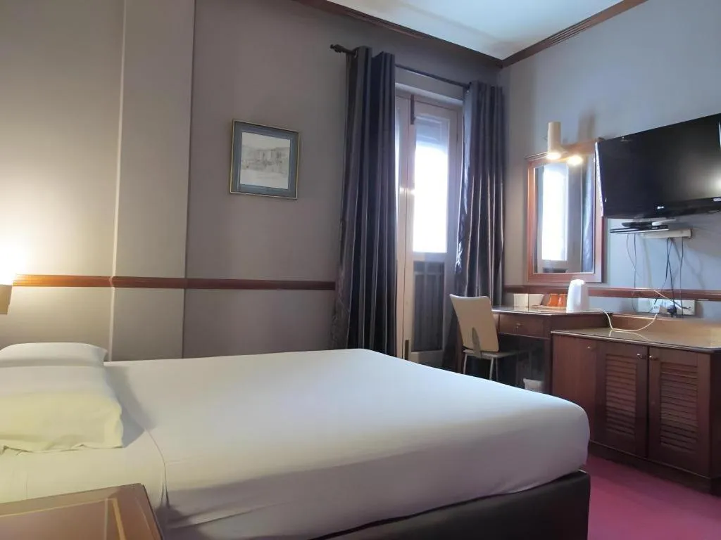 Bed in Four Chain View Hotel