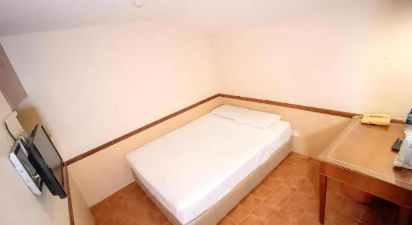 Bed in Four Chain View Hotel