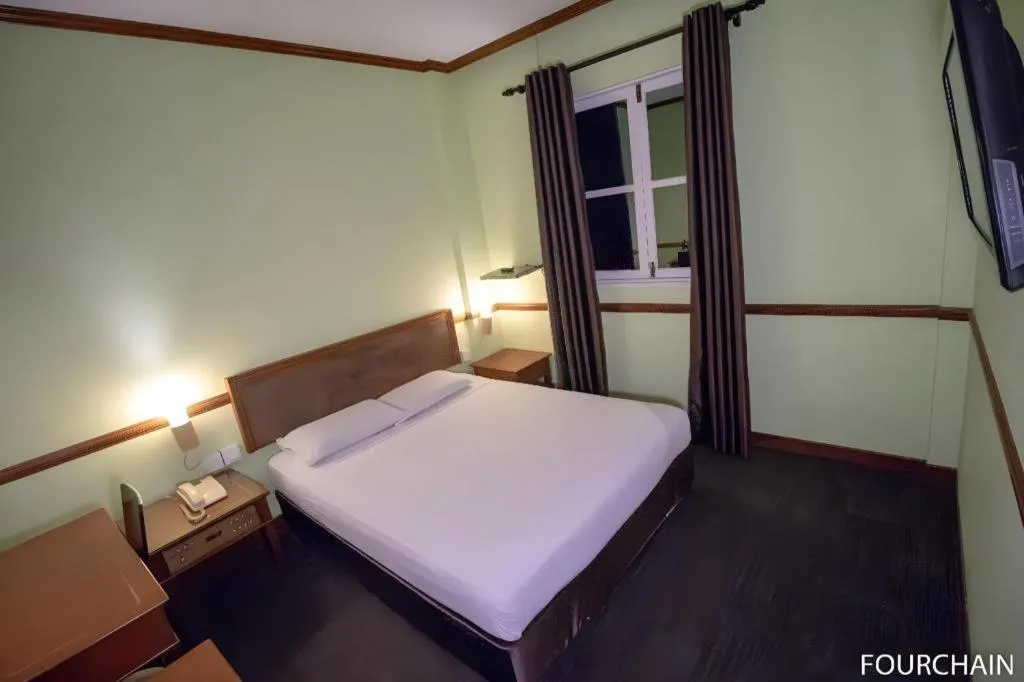 Bed in Four Chain View Hotel