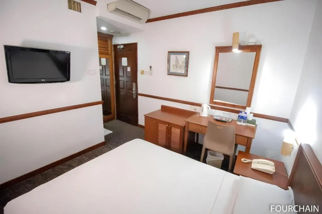 Bed in Four Chain View Hotel