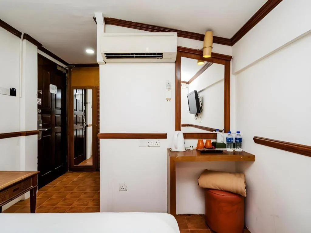 Bed in Four Chain View Hotel