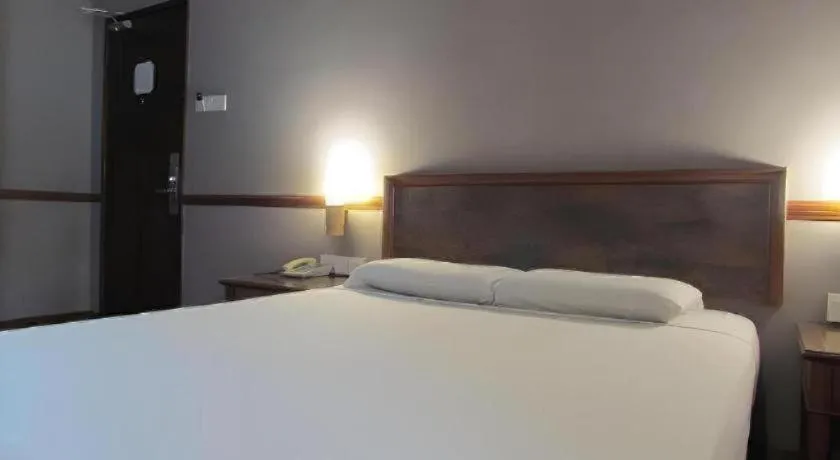 Bed in Four Chain View Hotel