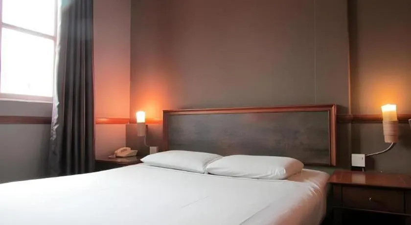 Bed in Four Chain View Hotel