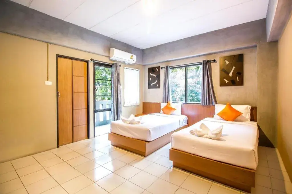 Bed in B2 Santitham (Wat Jed Yod) Boutique & Budget Hotel Bed in B2 Santitham (Wat Jed Yod) Boutique & Budget Hotel