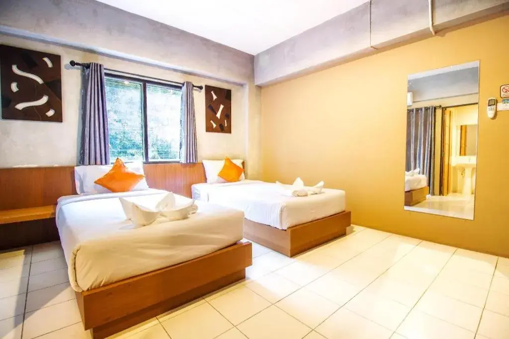 Bed in B2 Santitham (Wat Jed Yod) Boutique & Budget Hotel Bed in B2 Santitham (Wat Jed Yod) Boutique & Budget Hotel