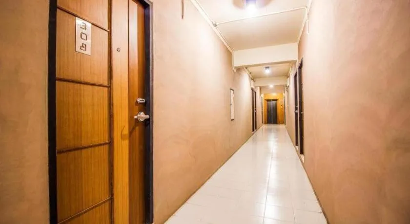 B2 Santitham (Wat Jed Yod) Boutique & Budget Hotel