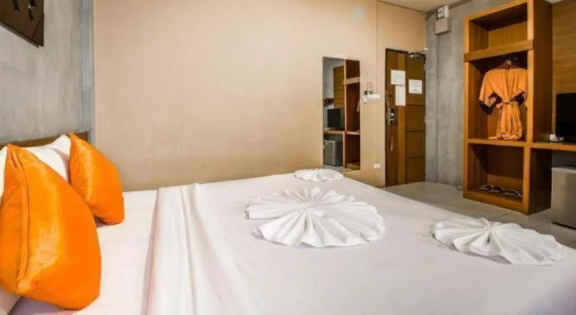 Bed in B2 Santitham (Wat Jed Yod) Boutique & Budget Hotel